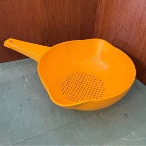 Vintage Tupperware strainer yellow